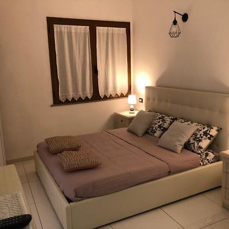 Elegante Monolocale Al Centro Del Paese Apartment Teulada Bagian luar foto