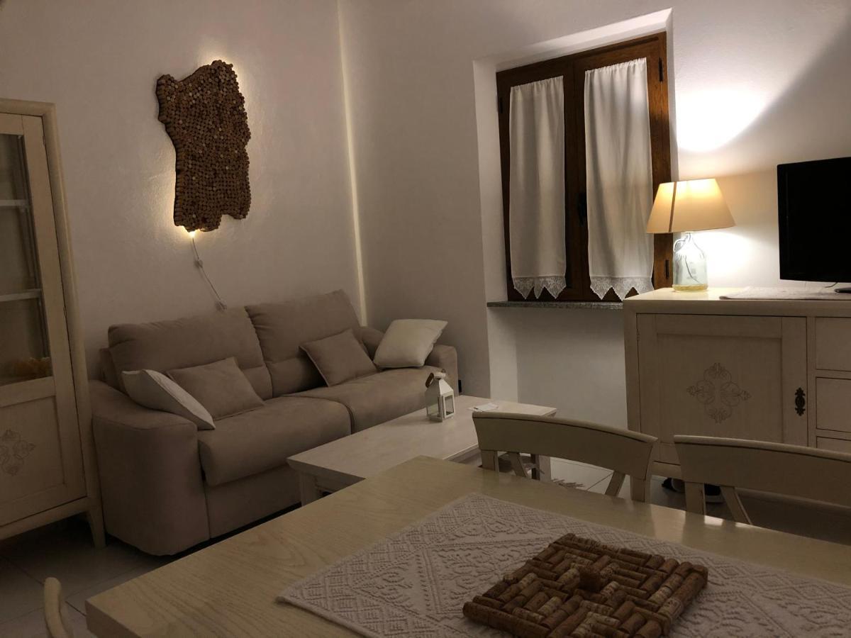 Elegante Monolocale Al Centro Del Paese Apartment Teulada Bagian luar foto