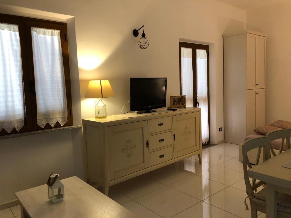 Elegante Monolocale Al Centro Del Paese Apartment Teulada Bagian luar foto